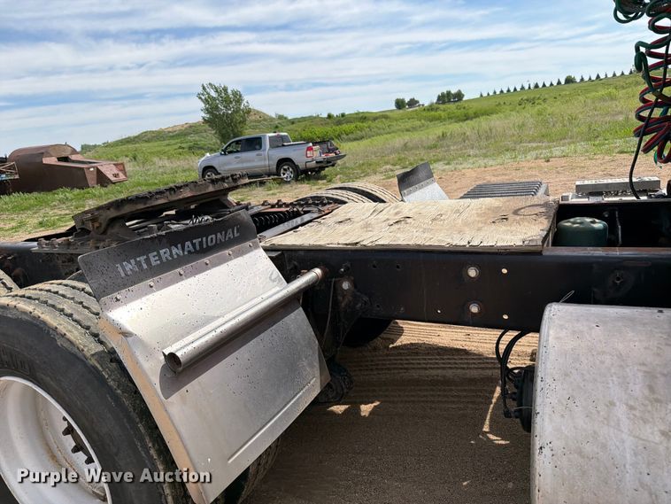 image for item FK0216 2007 International 9200i semi truck