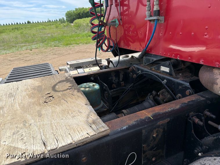 image for item FK0216 2007 International 9200i semi truck