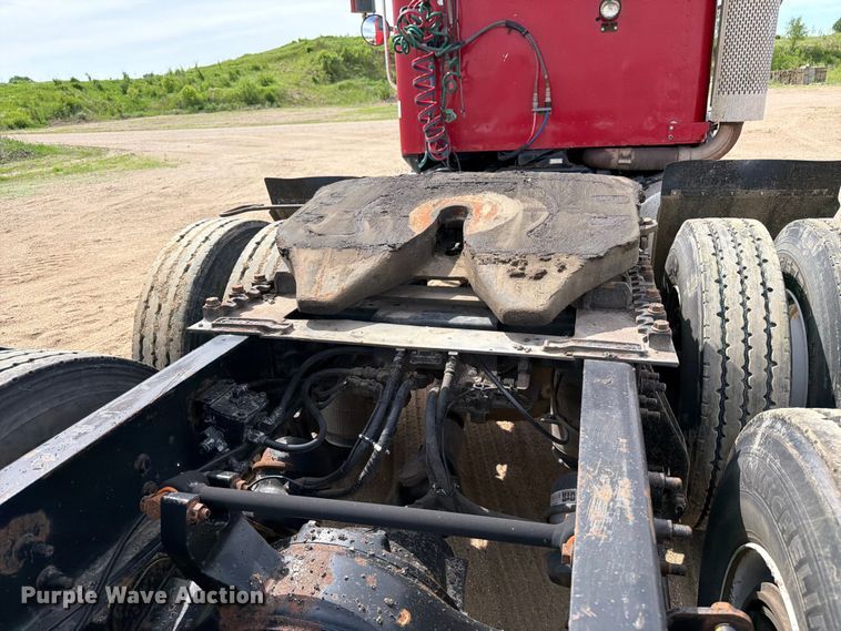 image for item FK0216 2007 International 9200i semi truck