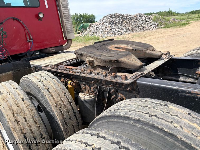 image for item FK0216 2007 International 9200i semi truck