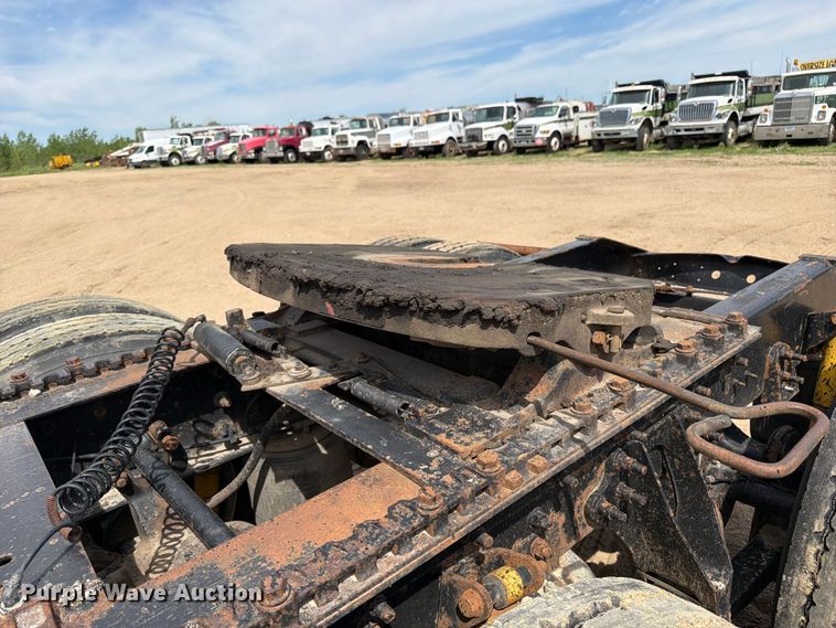 image for item FK0216 2007 International 9200i semi truck