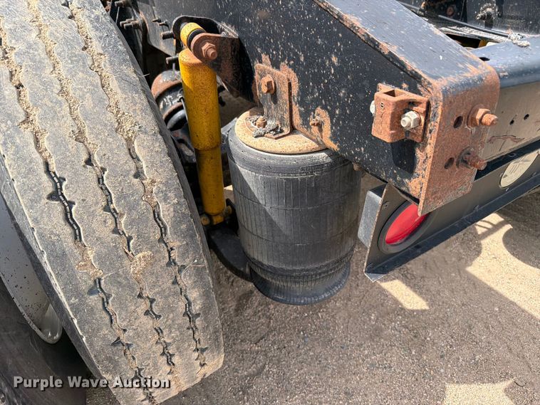 image for item FK0216 2007 International 9200i semi truck