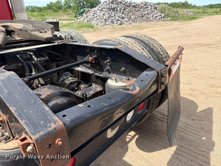 image for item FK0216 2007 International 9200i semi truck
