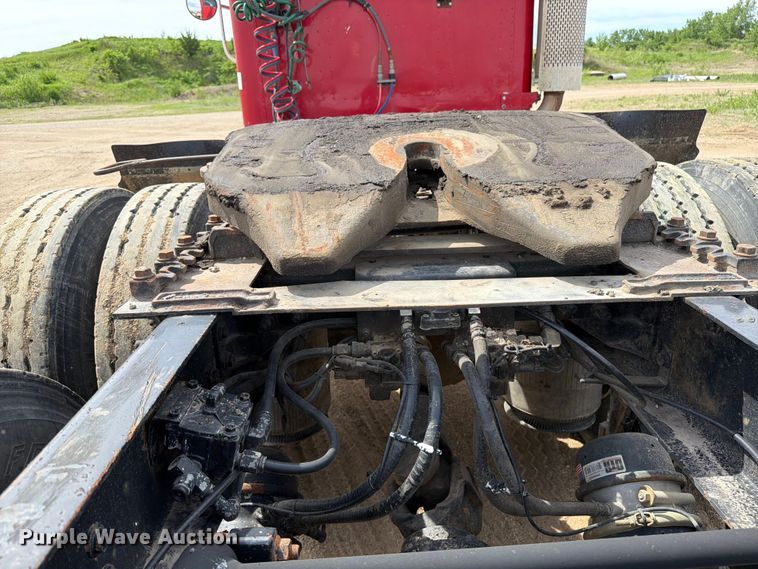 image for item FK0216 2007 International 9200i semi truck