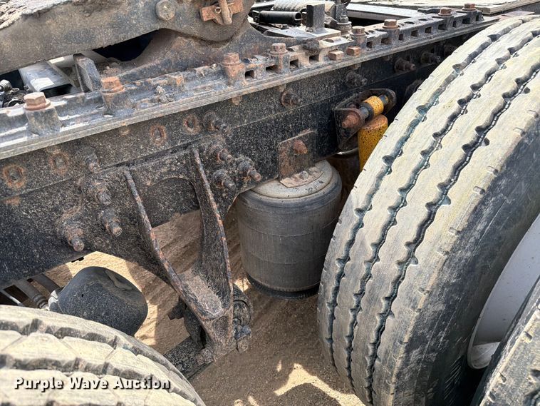 image for item FK0216 2007 International 9200i semi truck