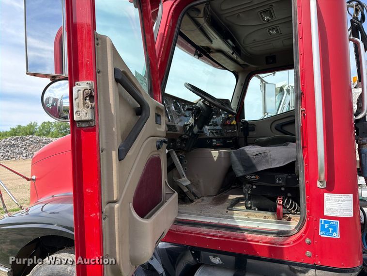 image for item FK0216 2007 International 9200i semi truck
