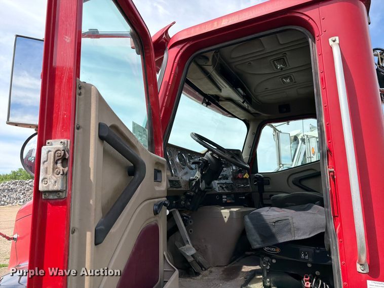 image for item FK0216 2007 International 9200i semi truck