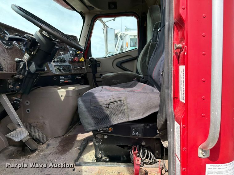 image for item FK0216 2007 International 9200i semi truck