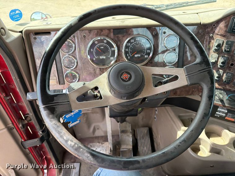 image for item FK0216 2007 International 9200i semi truck