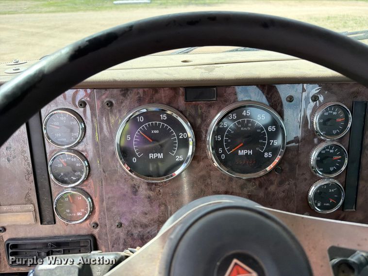 image for item FK0216 2007 International 9200i semi truck