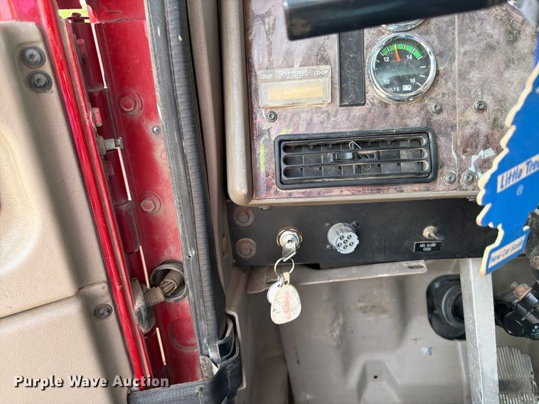 image for item FK0216 2007 International 9200i semi truck