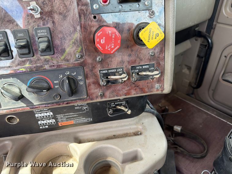 image for item FK0216 2007 International 9200i semi truck