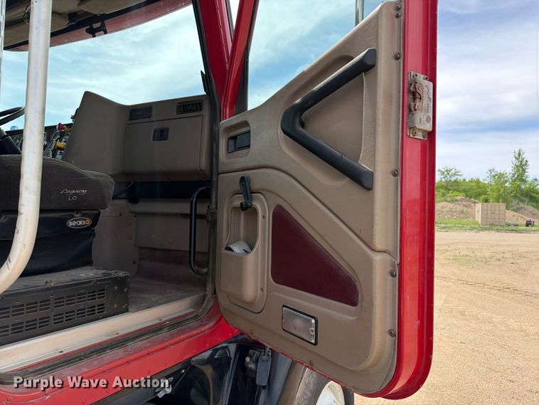 image for item FK0216 2007 International 9200i semi truck