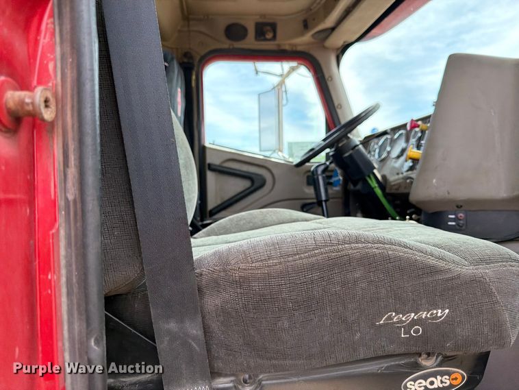 image for item FK0216 2007 International 9200i semi truck