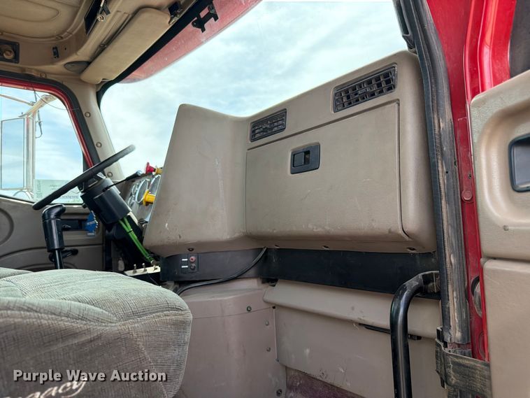 image for item FK0216 2007 International 9200i semi truck