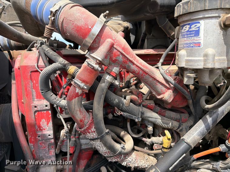 image for item FK0216 2007 International 9200i semi truck