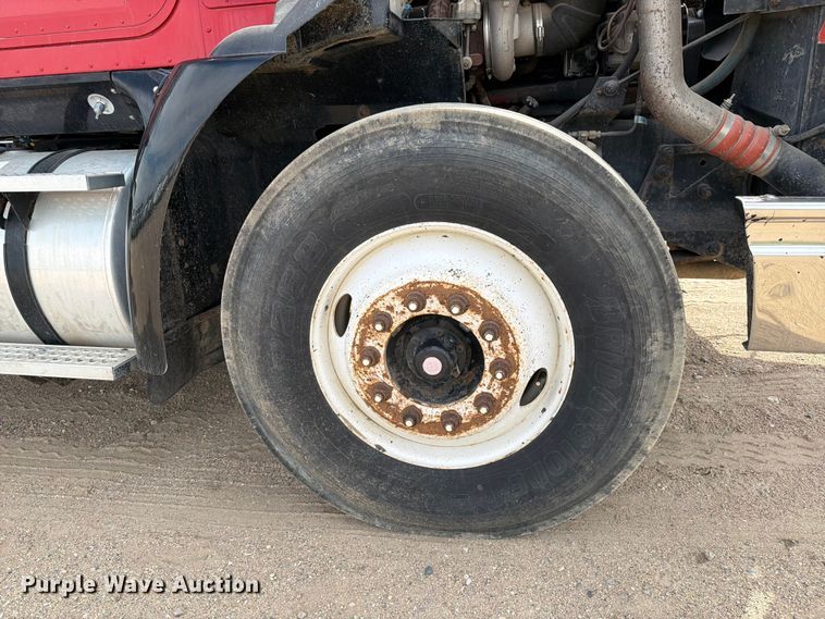 image for item FK0216 2007 International 9200i semi truck