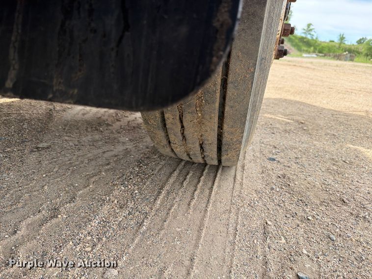 image for item FK0216 2007 International 9200i semi truck