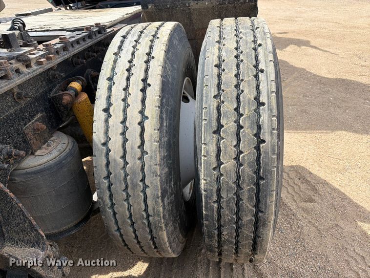 image for item FK0216 2007 International 9200i semi truck
