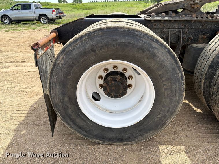 image for item FK0216 2007 International 9200i semi truck