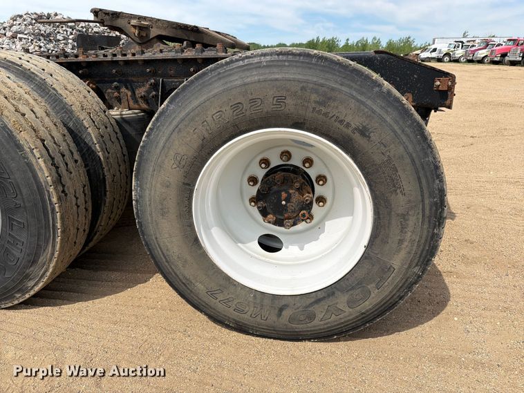 image for item FK0216 2007 International 9200i semi truck