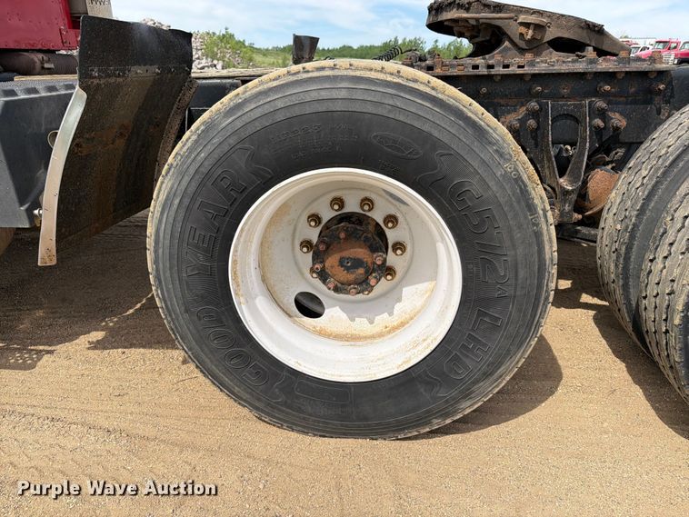 image for item FK0216 2007 International 9200i semi truck
