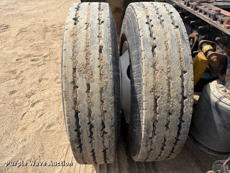 image for item FK0216 2007 International 9200i semi truck