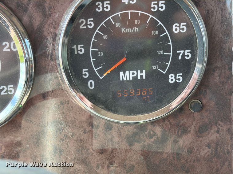 image for item FK0216 2007 International 9200i semi truck