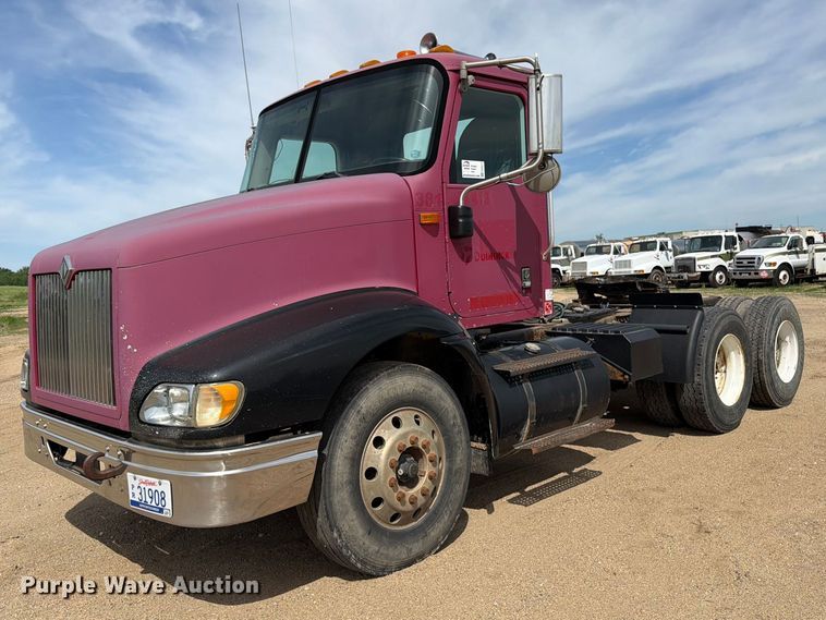 image for item FK0217 2001 International 9100i semi truck