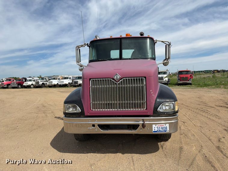 image for item FK0217 2001 International 9100i semi truck