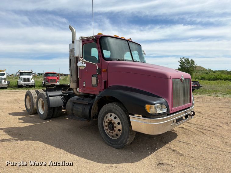image for item FK0217 2001 International 9100i semi truck