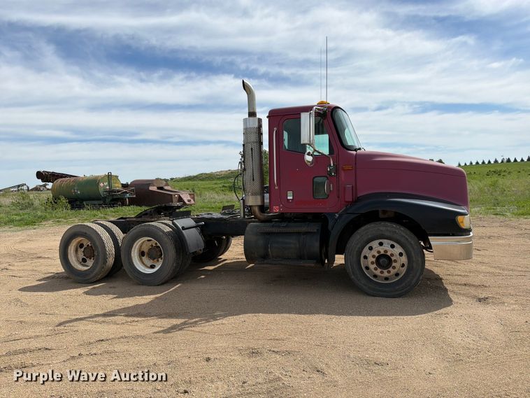 image for item FK0217 2001 International 9100i semi truck