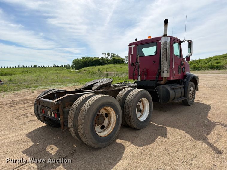 image for item FK0217 2001 International 9100i semi truck