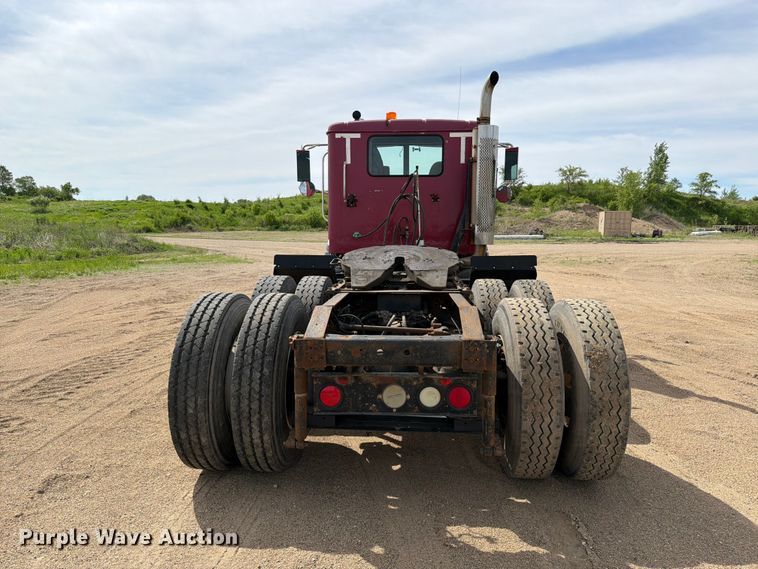 image for item FK0217 2001 International 9100i semi truck