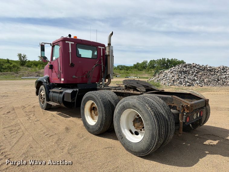 image for item FK0217 2001 International 9100i semi truck