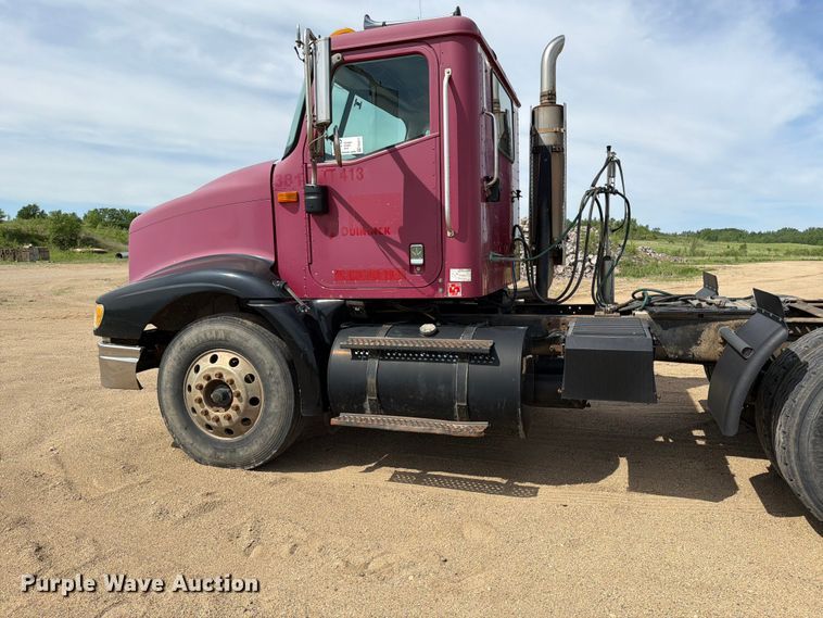 image for item FK0217 2001 International 9100i semi truck