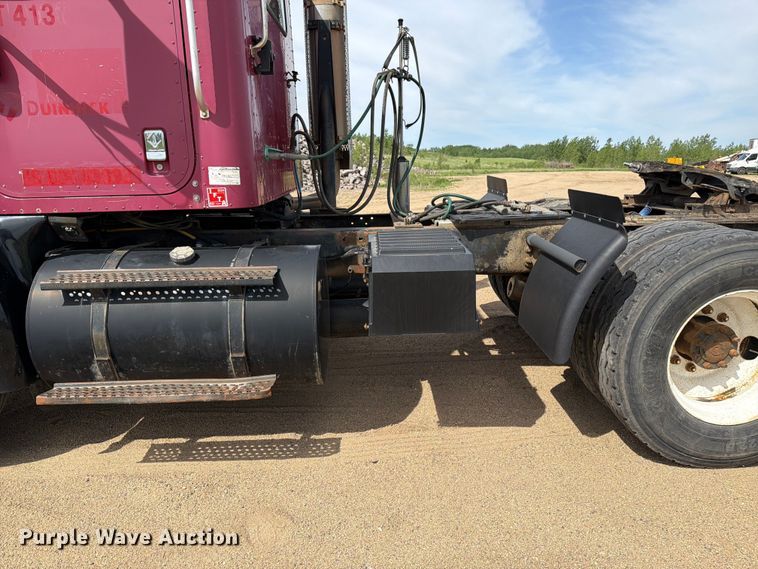 image for item FK0217 2001 International 9100i semi truck