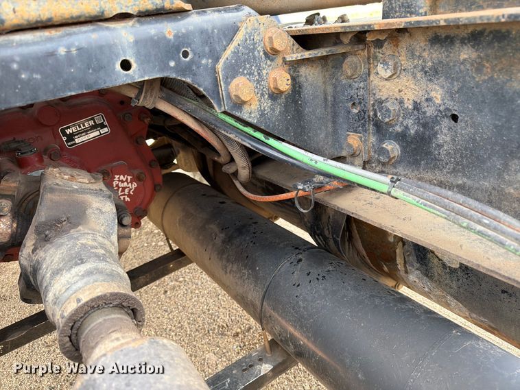 image for item FK0217 2001 International 9100i semi truck
