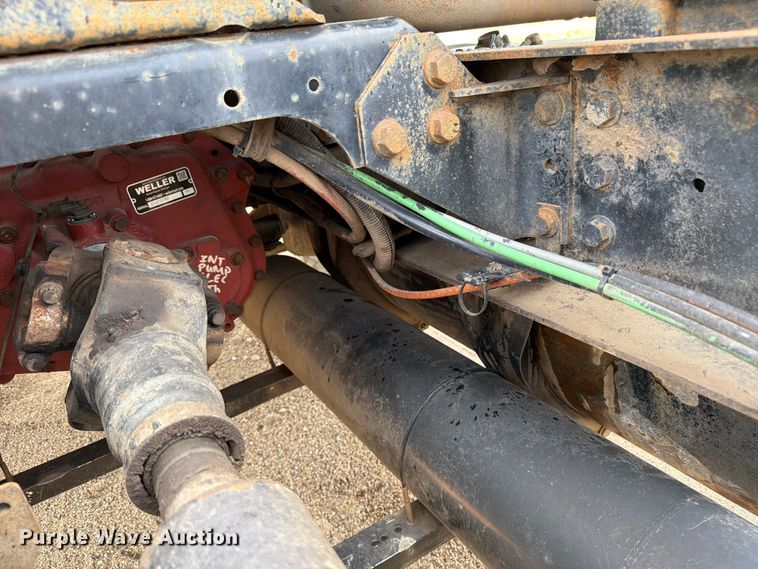 image for item FK0217 2001 International 9100i semi truck