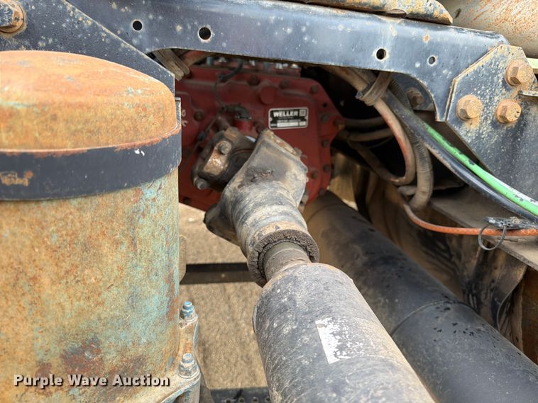 image for item FK0217 2001 International 9100i semi truck