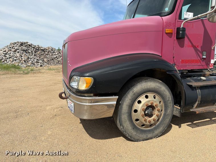 image for item FK0217 2001 International 9100i semi truck
