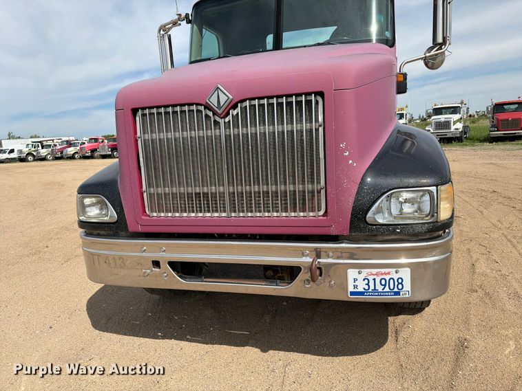 image for item FK0217 2001 International 9100i semi truck