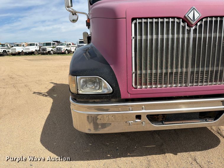 image for item FK0217 2001 International 9100i semi truck