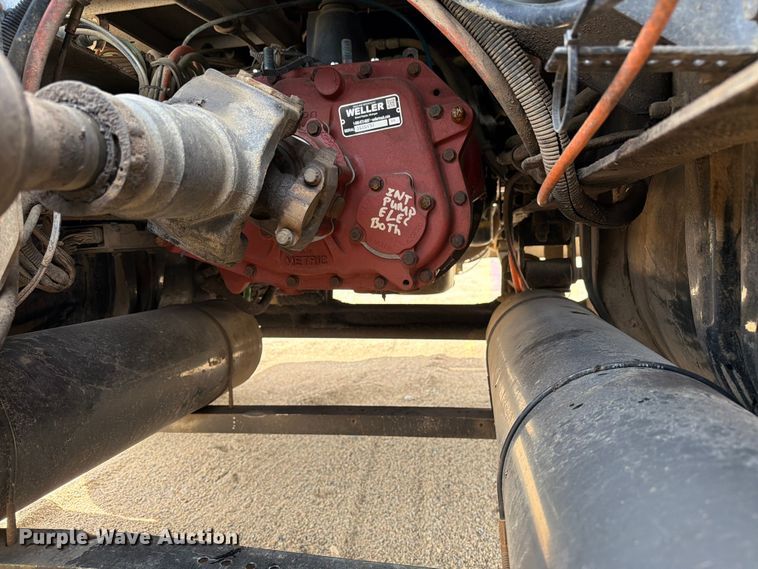 image for item FK0217 2001 International 9100i semi truck