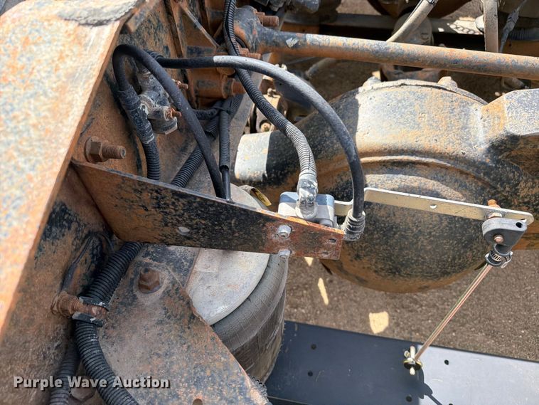 image for item FK0217 2001 International 9100i semi truck
