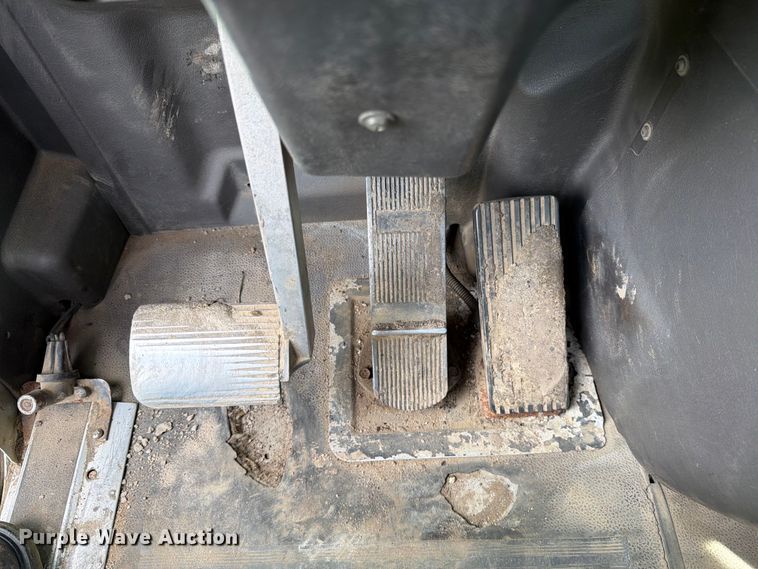image for item FK0217 2001 International 9100i semi truck