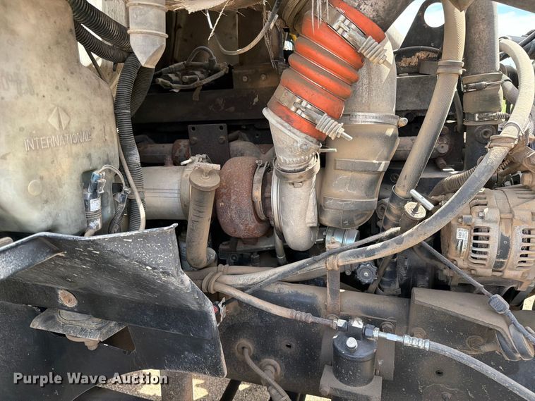 image for item FK0217 2001 International 9100i semi truck