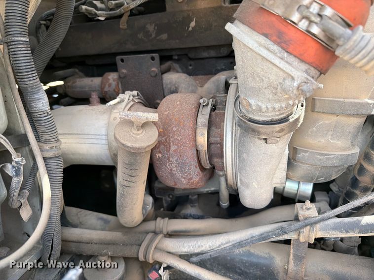 image for item FK0217 2001 International 9100i semi truck