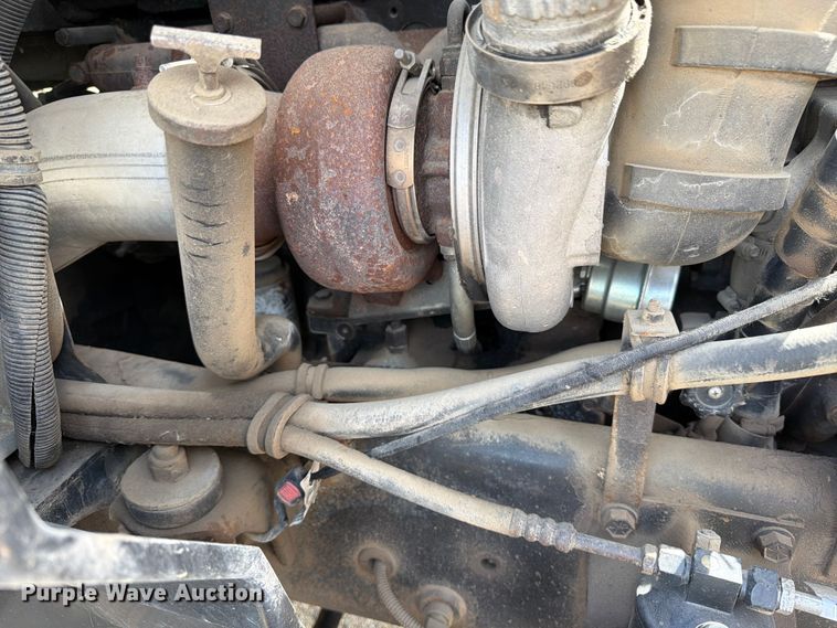 image for item FK0217 2001 International 9100i semi truck