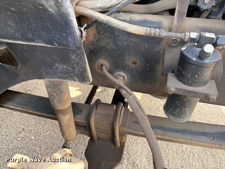 image for item FK0217 2001 International 9100i semi truck